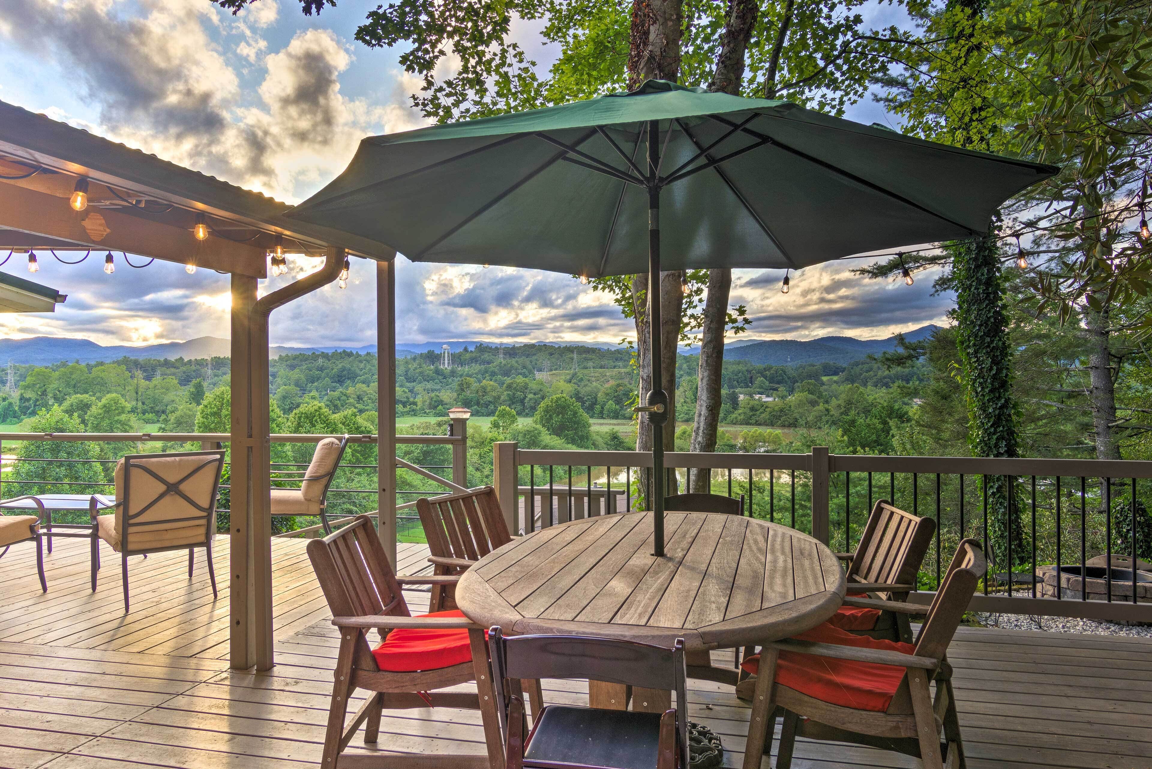 'Pisgah Forest ‘Shifting Gears’ House w/ Views!