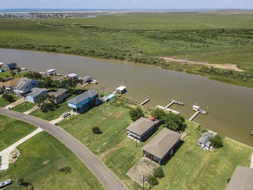 "Peace At Bay" - Home on Caney Creek, Just Minutes to ICW, Gulf & Sargent Beach