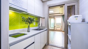 1 bedroom, free WiFi - Yeongheungdo J Pension (Incheon)