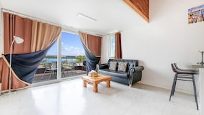 Basic Room, 1 Bedroom (Daoldong ttiamo(Gyeongpohosubyu)) | 1 bedroom, free WiFi - Gangneung Olraeendaol Spa Pension (Gangneung)