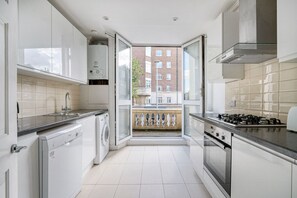 Réfrigérateur, micro-ondes, four, lave-vaisselle