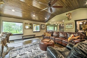 TV, DVD player, books, video library - 'Grand Slam Ranch:' Hike & Fly Fish On-Site! (McLeod)