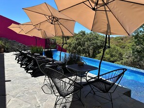 Piscina a l'aire lliure i piscina climatitzada