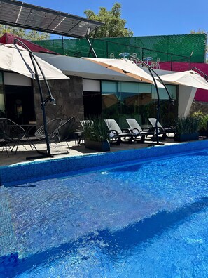 Outdoor pool, a heated pool