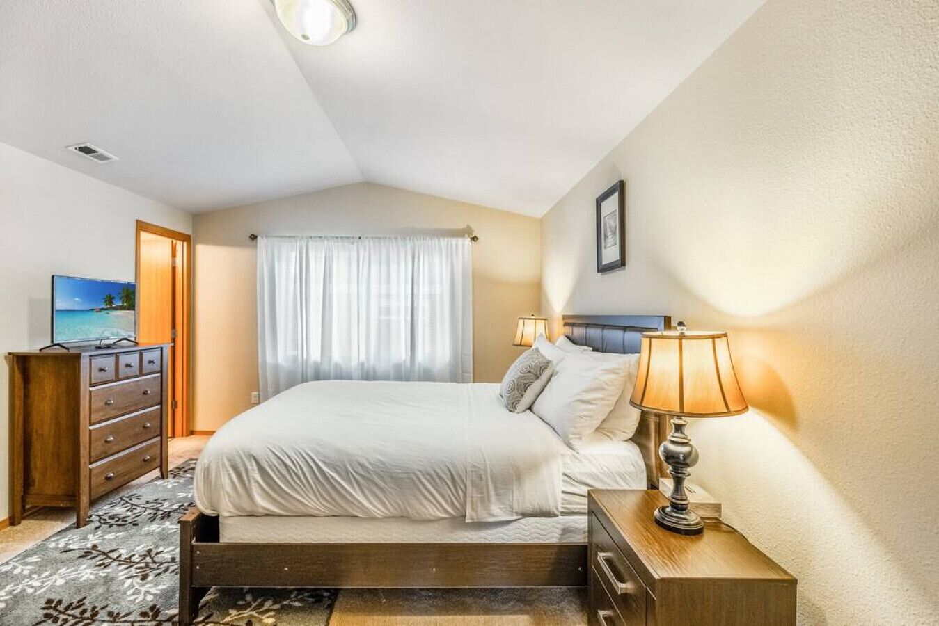 3 bedrooms, desk, iron/ironing board, WiFi