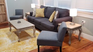 Smart TV - The Lafayette House Mobile Midtown Cottage (Mobile)