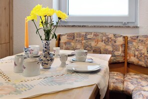 Dining - Family-Friendly Apartment "Fuchsbaude" with Wi-Fi (Allrode)