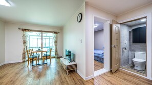 Basic Room, 1 Bedroom (bada) | 1 bedroom, free WiFi - Ganghwa Nakjo Tema spa Pension (Incheon)