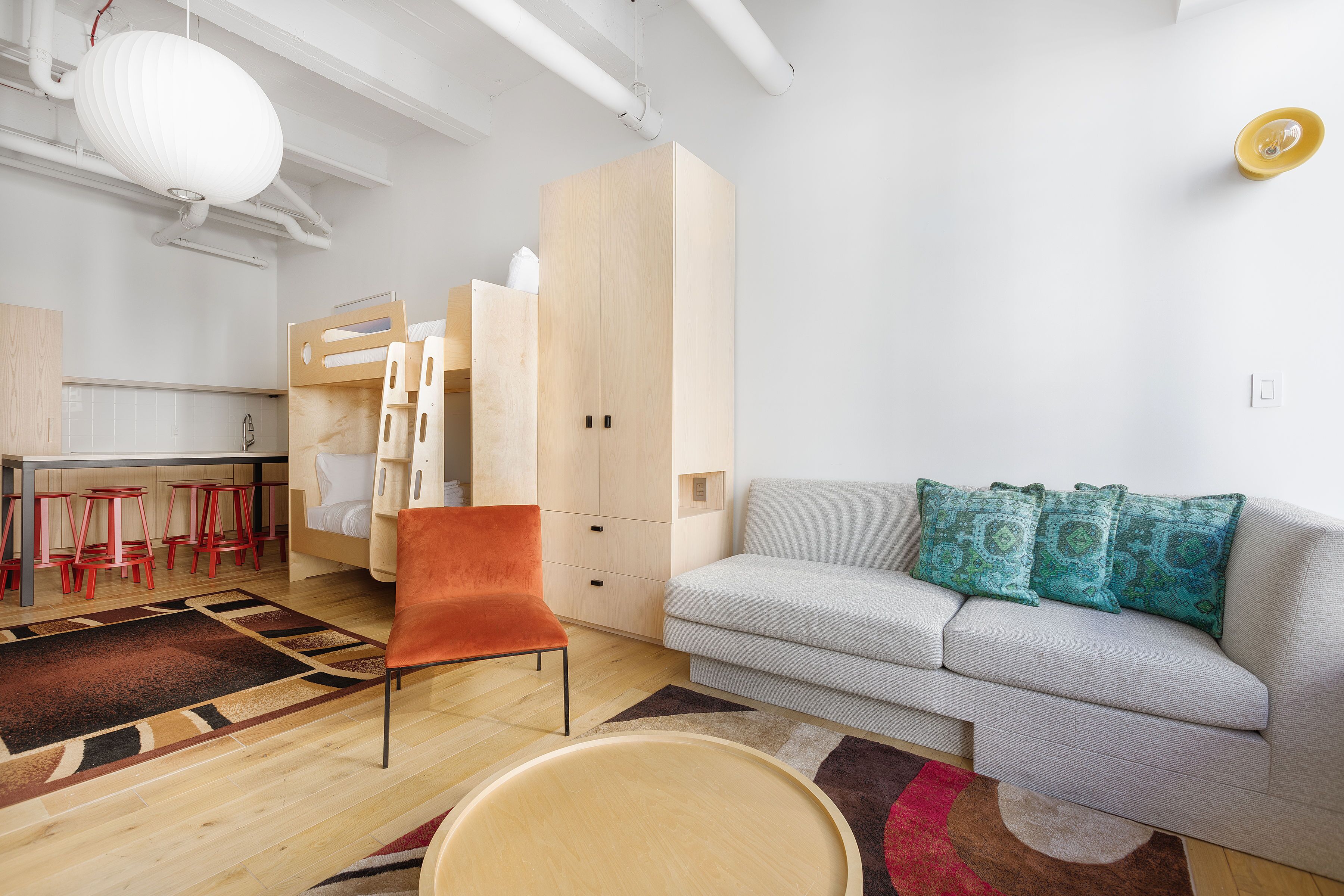 Studio Plus | Cofres nos quartos, individualmente decorados