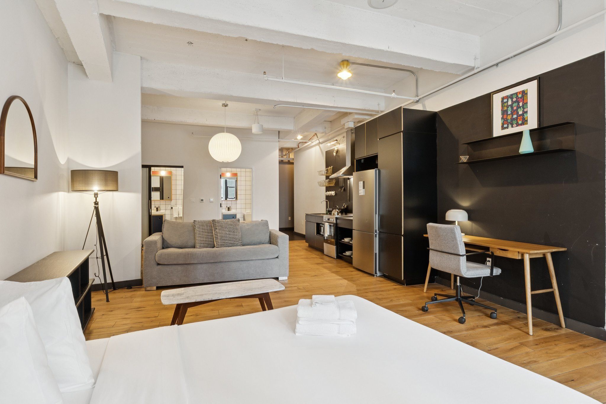 Studio – standard | Safe på rommet, strykejern/-brett og reiseseng for barn