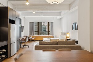 Studio Murphy | Área de estar | Smart TV 60 polegadas com canais digitais, TV, Netflix