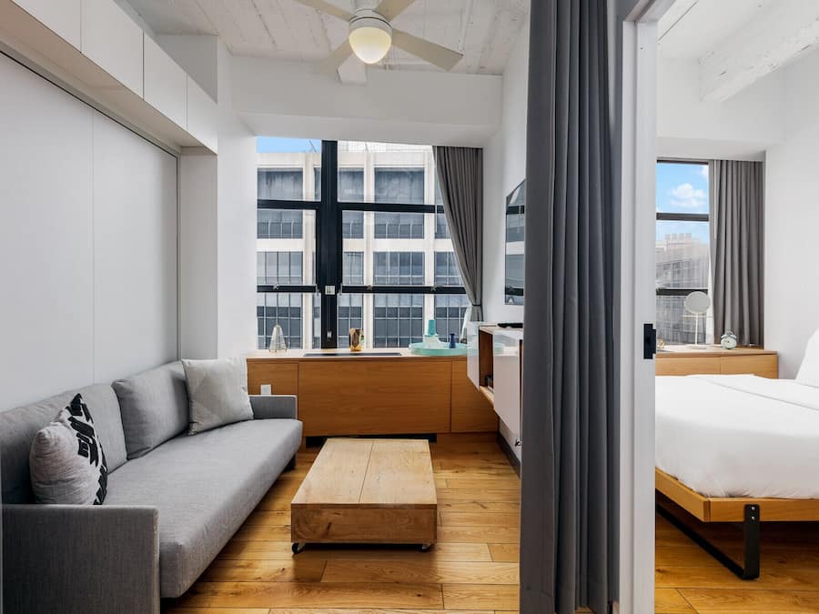 Caja de seguridad en la habitación y decoración personalizada