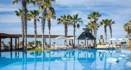 Luna Blanca 1201 – Beachfront Bliss Above the Waves