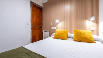 1 slaapkamer, een strijkplank/strijkijzer, internet, beddengoed