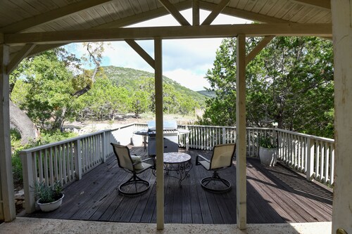 Experience Fall Colors @ Hilltop Cabin w/ Hot Tub, Big Sky Views & River Access!
