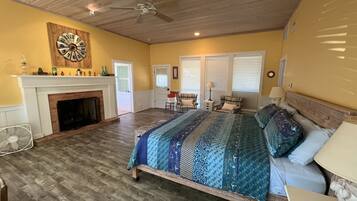 2 bedrooms, desk, free WiFi, bed sheets