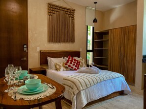 3 slaapkamers, een strijkplank/strijkijzer, wifi, beddengoed