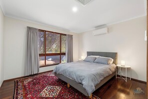 4 bedrooms, free WiFi, bed sheets