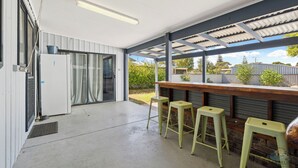 Terrace/patio - The Newby -  Perfect for a couple of families seeking a  getaway together. (Lancelin)