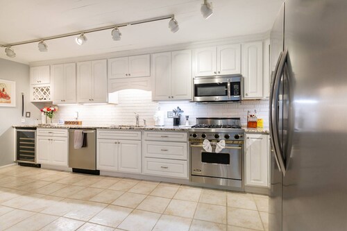 1 Block to USNA at LUXE Historic Chapel Views with Private Patio and Off-Site Parking