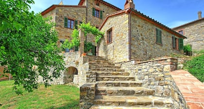 Villa Collina - Holiday House Rental with private swimming pool in the small village of Montegi...