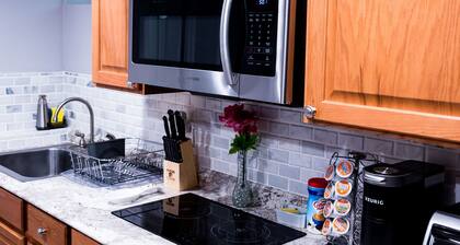 1-bedroom vacation home 12 minutes from Bronx Zoo