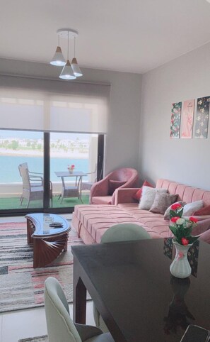 Smart TV, Netflix, streaming services - Single Bedroom appartment direct view swimming pool, lagoon, golf (Red Sea Governorate)