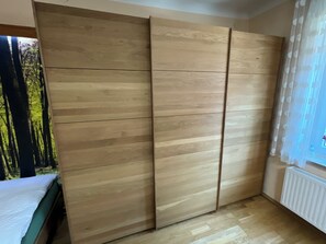 1 bedroom, bed sheets