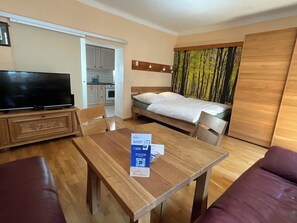 1 bedroom, bed sheets