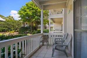 Property grounds - Ground Floor Condo | 2-Min Walk to Beach | Pools | Tennis | Shuffleboard | Sleeps 4 | WiFi! (Santa Rosa Beach)