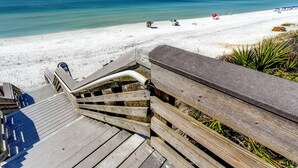 A wooden staircase leading to a beach with a clear view of the ocean. - Ground Floor Condo | 2-Min Walk to Beach | Pools | Tennis | Shuffleboard | Sleeps 4 | WiFi! (Santa Rosa Beach)