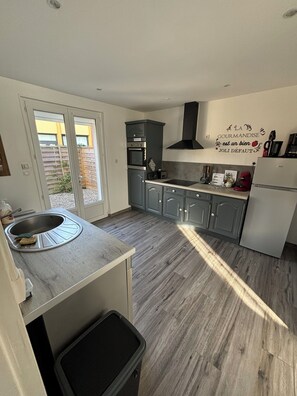 Frigorífic, microones, forn i placa de cuina