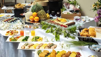 Desayuno buffet diario (JPY 1980 por persona)