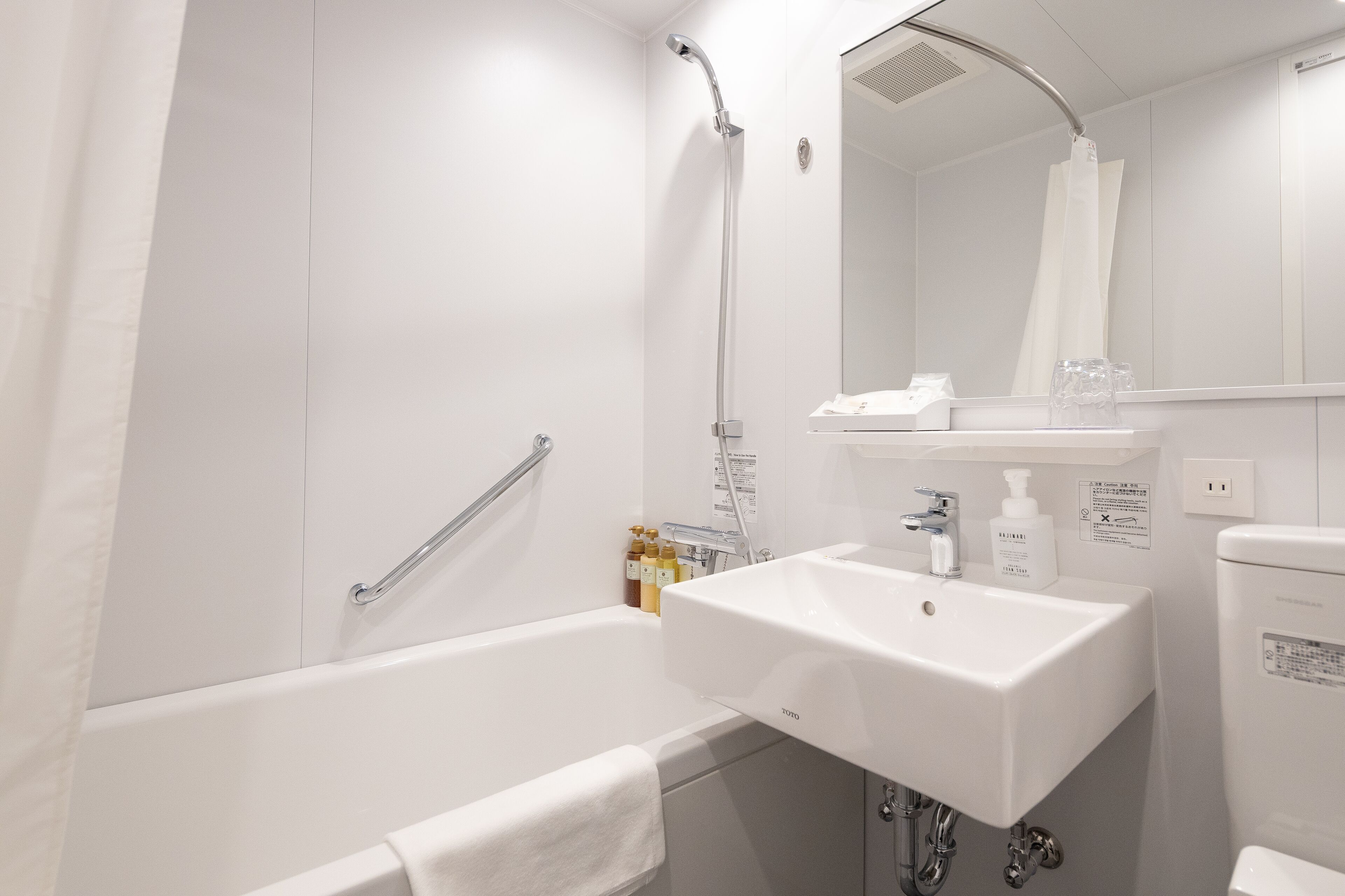 single room, non smoking | bathroom | free toiletries, hair dryer, slippers, bidet