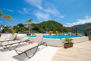 A heated pool - 5 min to Los Muertos Beach in front of Cuale River located in Isla Cuale! 1BD Co (Puerto Vallarta)