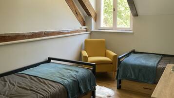 3 slaapkamers, een strijkplank/strijkijzer, gratis wifi, beddengoed