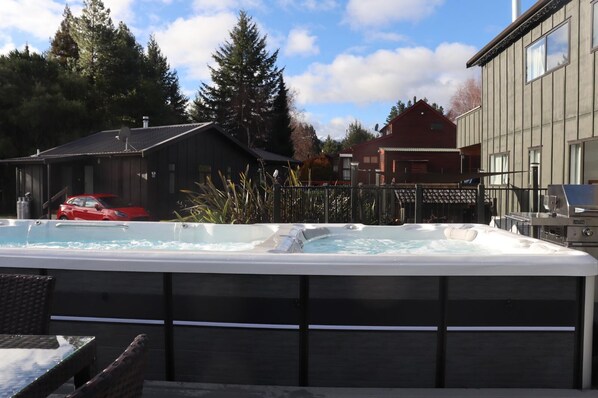 Bain à remous extérieur