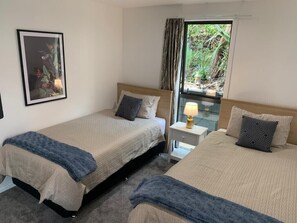 3 bedrooms, iron/ironing board, WiFi, bed sheets - Tiffany Swim spa resort (Ohakune)