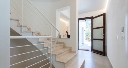 Room 6 (Capreria) in Villa Maria - free parking and sea view terrace