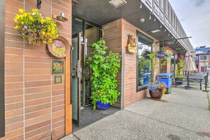 Apartment Exterior | Shared Patio Area