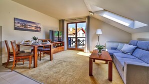 Apartament (203AS) | Living area | Flat-screen TV - Apartamenty Sun & Snow Sofra (Karpacz)