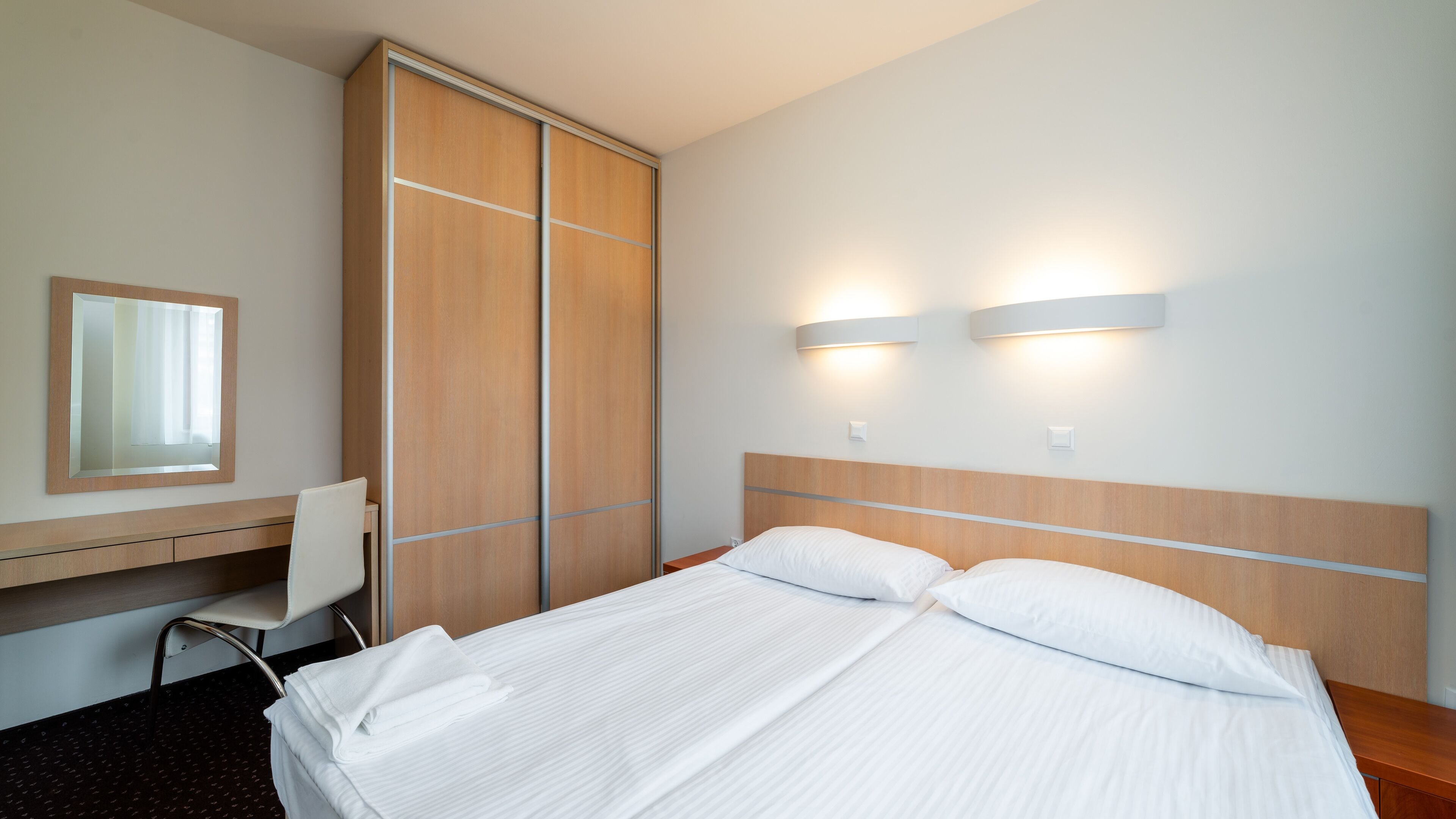 بديكورات فريدة لكل غرفة وطراز فريد لكل وحدة ومساحة عمل للكمبيوتر المحمول