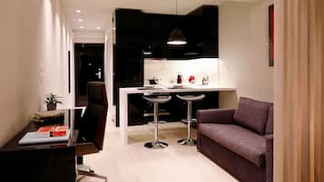 Studio Suite Superior | Bếp riêng | Tủ lạnh, lò nướng, bếp nấu, dụng cụ pha espresso