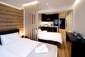 Suite Studio Supérieure | Bureau, espace de travail pour ordinateur portable, rideaux occultants