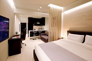 Superior Studio Suite | Street view - Segundo Molo Suites (Thessaloniki)