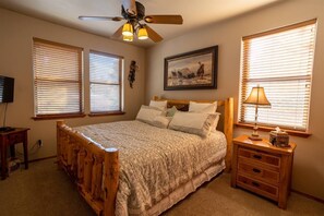 Iron/ironing board, free WiFi, bed sheets - Beautiful Cabin in Torreon`s Cardinal Landing (Show Low)