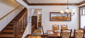 House, 4 Bedrooms | Private kitchen