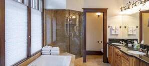Casa, 4 quartos | Banheiro | Toalhas de banho 