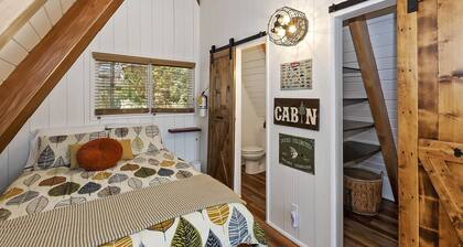 The Frame by Destination Big Bear : Classic A Frame with Ski Slope Views in Upper Moonridge!