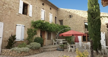 Mas DISTAISE, 5 ch, 4 sdb, piscine, billard. Vacances en famille ou entre amis